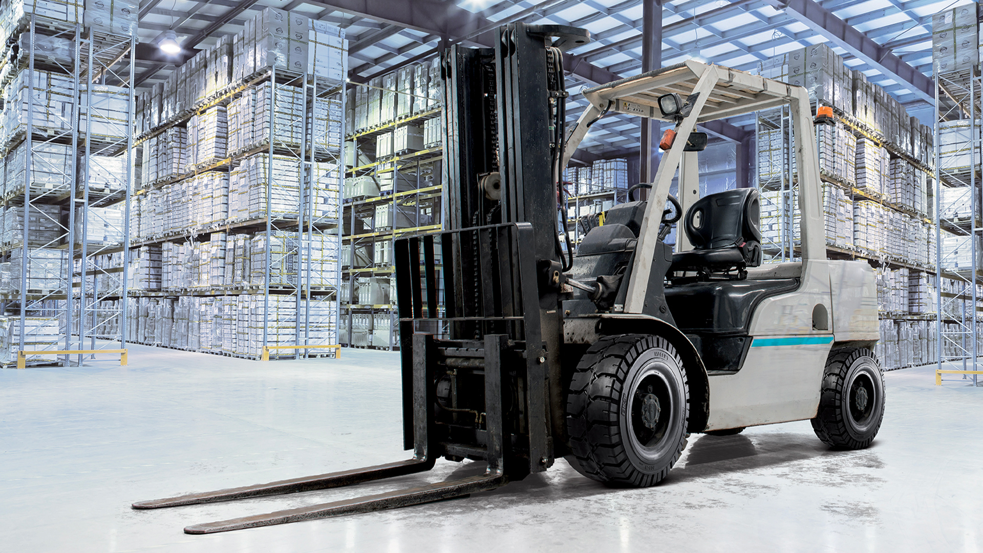 How to Choose the Right Industrial Tyres for Material Handling Equipment