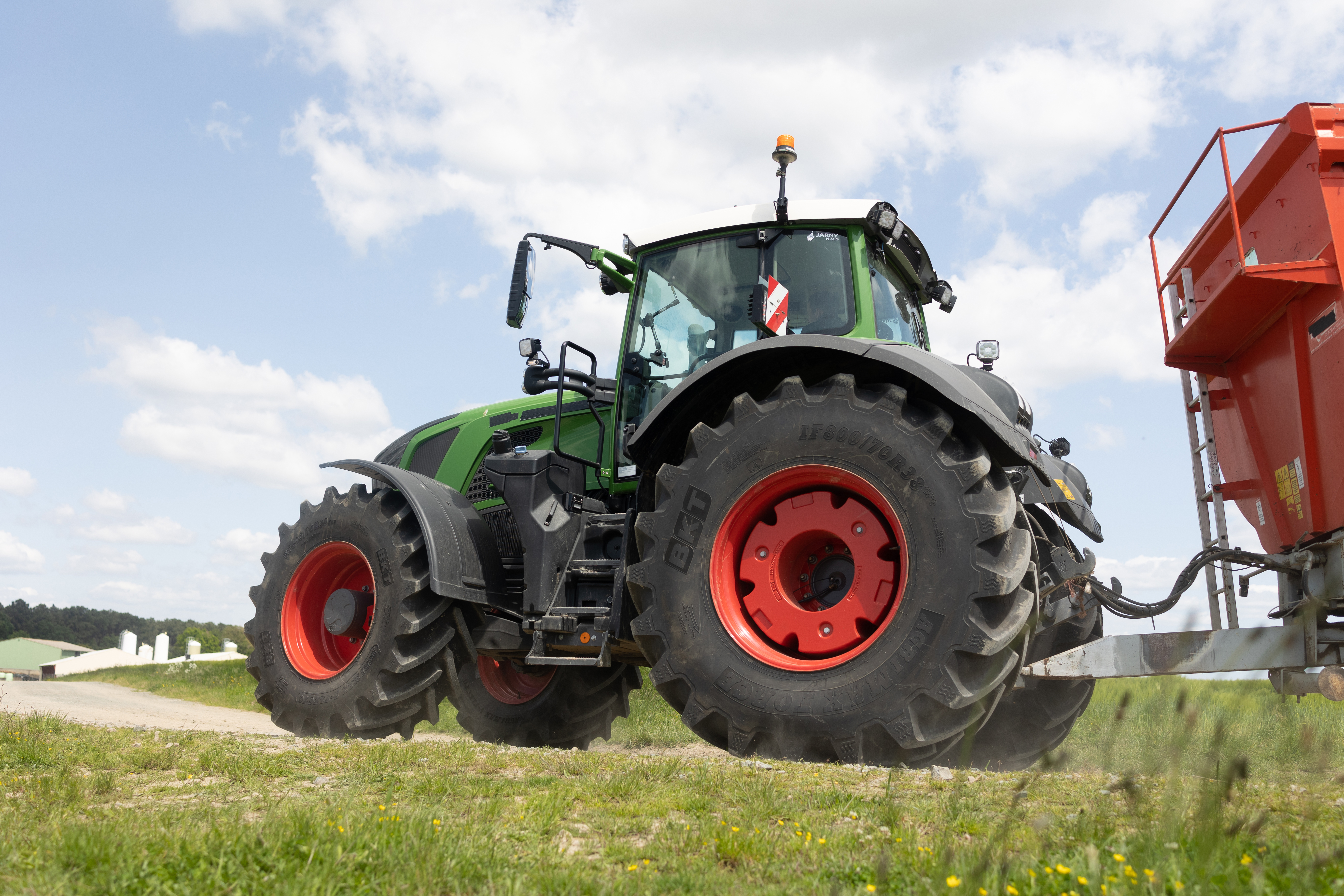 New, Used, or Leased Tractor: Which is Right for You? 1